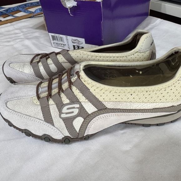 Skechers Women's 8.5 off white Point-Blank NWT - Picture 3 of 11